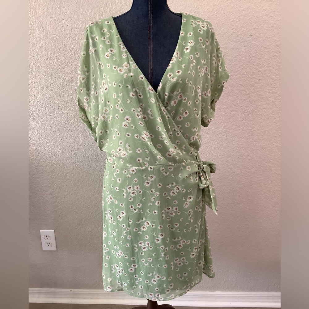 All in Favor Light Green Short Sleeve Floral Midi Wrap Dress Women's X-Large